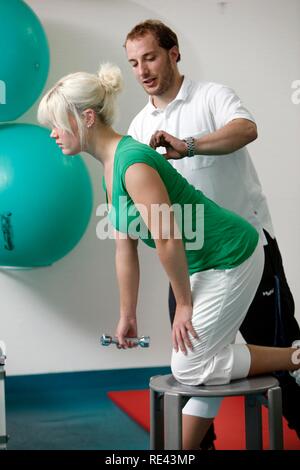 Physiotherapy exercises, physical therapy in a neurological rehabilitation centre, Bonn, North Rhine-Westphalia Stock Photo