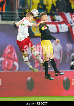 Leipzig, Germany. 19th Jan 2019. Marcel HALSTENBERG, RB Leipzig 23  compete for the ball, tackling, duel, header, action, fight against Lukasz PISZCZEK, BVB 26  RB LEIPZIG - BORUSSIA DORTMUND 0-1  - DFL REGULATIONS PROHIBIT ANY USE OF PHOTOGRAPHS as IMAGE SEQUENCES and/or QUASI-VIDEO -  1.German Soccer League , Leipzig, Germany, January 19, 2019  Season 2018/2019, matchday 18, BVB, Red Bull,  © Peter Schatz / Alamy Live News Stock Photo