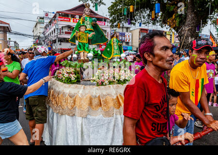 Kalibo, The Philippines. 20th January 2019. Thousands of Philippinos take part in a religious street procession honouring Santo Nino (Holy Child) during the last day of the annual Ati-Atihan festival in the city of Kalibo, Panay Island, The Philippines. Credit: Grant Rooney/Alamy Live News Stock Photo