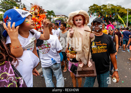 Kalibo, The Philippines. 20th January 2019. Thousands of Philippinos take part in a religious street procession honouring Santo Nino (Holy Child) during the last day of the annual Ati-Atihan festival in the city of Kalibo, Panay Island, The Philippines. Credit: Grant Rooney/Alamy Live News Stock Photo