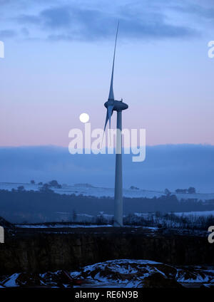 Peak District, UK. 20th Jan, 2019. Full Blood Wolf Super Moon rising over wind turbines at Griffe Grange near Wirksworth, Derbyshire Dales, Peak District, UK Credit: Doug Blane/Alamy Live News