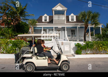 Golf car and loyalist home. Bay Street. Dunmore Town, Harbour Island, Eleuthera. Bahamas Stock Photo