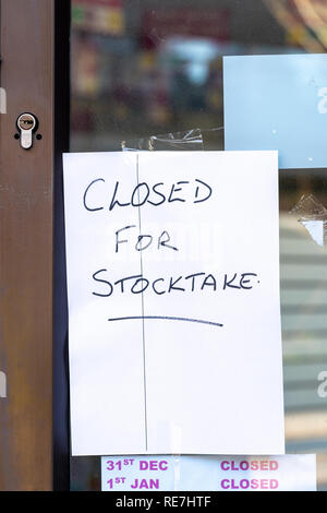 Hand written closed for stocktake sign in shop window Stock Photo