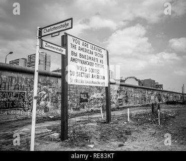 August 1986, leaving American sector warning sign, Zimmerstrasse street sign, Berlin Wall graffitis, Kreuzberg, West Berlin side, Germany, Europe, Stock Photo