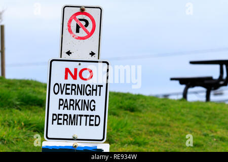 No Overnight Parking permitted sign Stock Photo