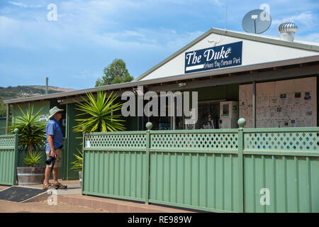 Tourist entering The Duke or Orleans Bay Caravan Park site office on Duke Road,Esperance, Western Australia.The site is close to Wharton Beach Stock Photo