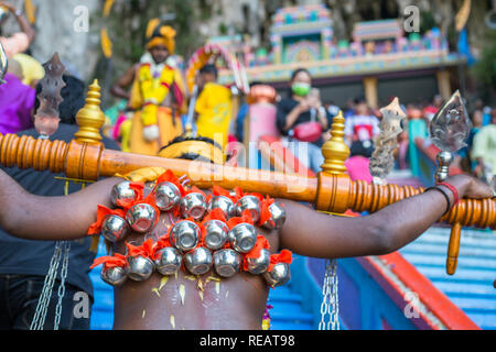 Kuala Lumpur, Malaysia 20 January 2019 - Hindu devotee carries kavadi on his body on his pilgrimage to climb 272 steps stair to the sacred Batu Caves temple during the Thaipusam festival. Devotees exercise abstinence 48 days leading up to the festival, fending off all manner of luxury, embellish and desire. During Thaipusam festival in South East Asia, Hindu Devotees preparing prayer blessing ceremony by piercing body hooks ‘kavadi’ or milk pots on a four kilometre walk towards Batu Caves temple, to fulfil their vows and offer thanks to the deities Credit: Gahsoon/Alamy Live Newshindu Stock Photo