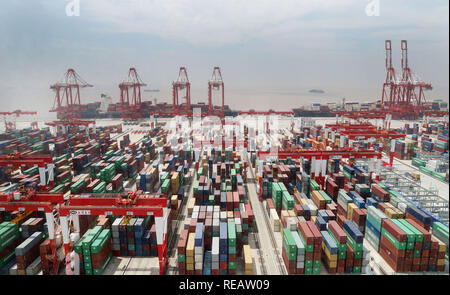 Beijing, China. 17th May, 2018. Photo taken on May 17, 2018 shows a container dock of Yangshan Port in Shanghai, east China. Credit: Fang Zhe/Xinhua/Alamy Live News Stock Photo