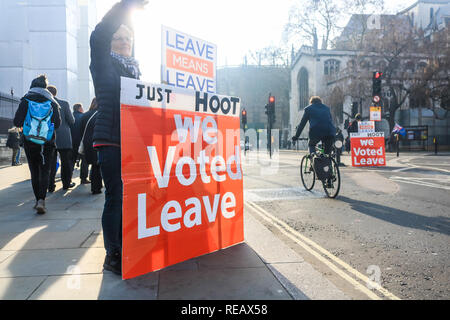 London UK. 21st January 2019. Pro Leave campaigners outside Parliament  on the day  Prime Minister Theresa May prepares to deliver her Brexit  Plan B  to Parliament Stock Photo