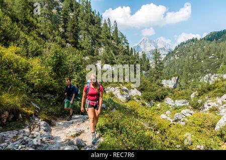 Two hikers on hiking trail to Kärlingerhaus, Watzmann at the back, Berchtesgaden National Park, Berchtesgadener Land Stock Photo