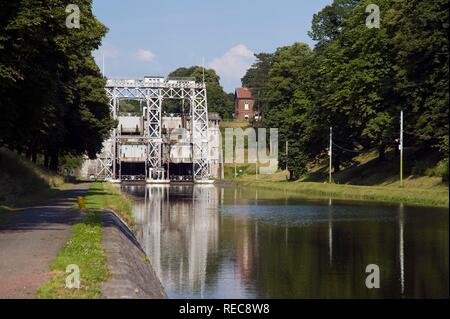 Canal du Centre, Boat Lift number 2, Unesco World Heritage Site, Houdeng Goegnies, Hainaut Province, Belgium Stock Photo