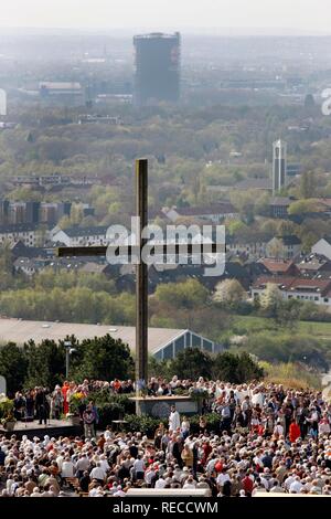 Way of the Cross procession on Good Friday with mining motifs on the slag heap Haniel, the Prosper-Haniel mine Stock Photo