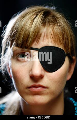 Young woman wearing a black eye patch Stock Photo - Alamy