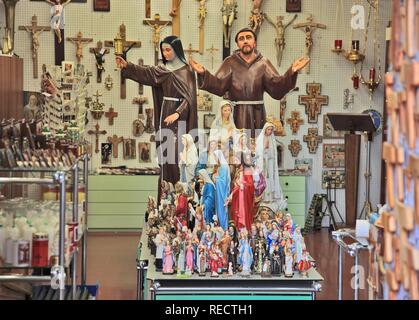 Souvenir shop in Assisi Stock Photo - Alamy