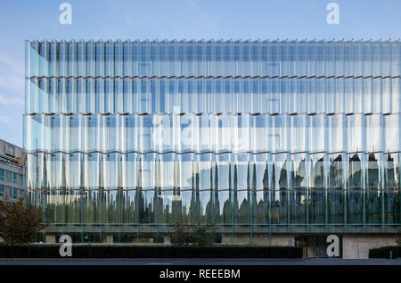 Undulating glass facade. Swiss Re Office headquarters, Zurich, Switzerland. Architect: Diener & Diener, 2017. Stock Photo