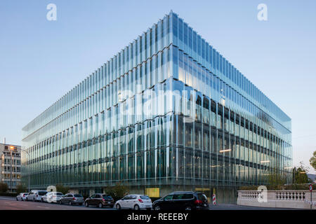 Corner elevation of undulating glass facade. Swiss Re Office headquarters, Zurich, Switzerland. Architect: Diener & Diener, 2017. Stock Photo