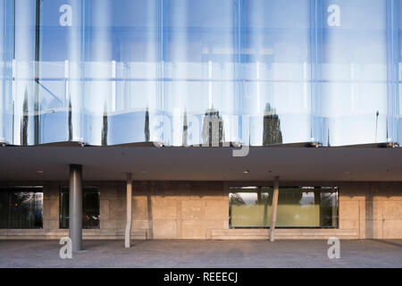 Glass facade and canopied walkway. Swiss Re Office headquarters, Zurich, Switzerland. Architect: Diener & Diener, 2017. Stock Photo