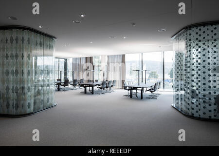 Open plan office with glazed think tanks. Swiss Re Office headquarters, Zurich, Switzerland. Architect: Diener & Diener, 2017. Stock Photo