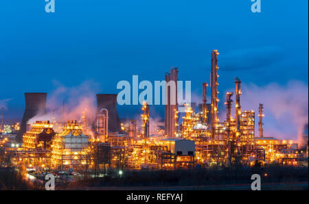 Night view of Petroineos Grangemouth petrochemical plant and refinery in Scotland, UK Stock Photo