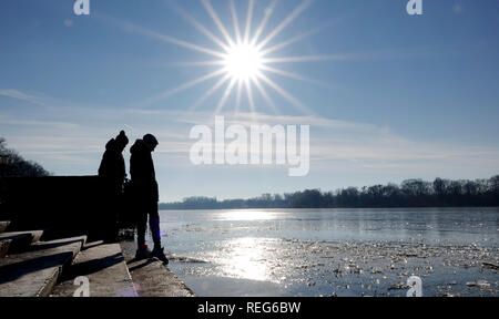 Hannover, Germany. 21st Jan, 2019. A man touches the thin ice surface on the Maschsee with the tip of his foot. The authorities and the DLRG in Lower Saxony warn against entering the lakes in the state. An ice layer has formed in many places, but it does not yet carry humans. Credit: Sonja Wurtscheid/dpa/Alamy Live News Stock Photo
