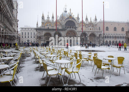 Snowing in Venice, Doge's Palace on St. Mark square, Venice, Italy Stock Photo