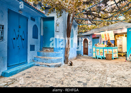 Chefchaouen, Morocco - November 4, 2018: Juice seller in a picturesque corner of Chefchaouen, the so-called blue city by the color of her facades Stock Photo