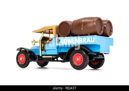 Matchbox Models Of Yesteryear #Y-26 1918 Crossley "Lowenbrau Beer Lorry
