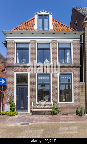 typical-dutch-house-in-the-
