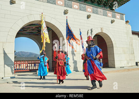 Seoul, South Korea - January 17, 2019: January 17, 2019 dressed in traditional costumes from Gwanghwamun gate of Gyeongbokgung Palace Guards. Korean t Stock Photo