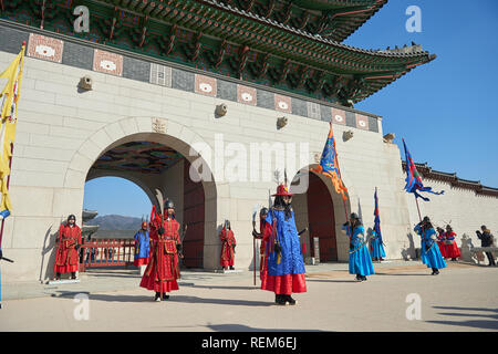 Seoul, South Korea - January 17, 2019: January 17, 2019 dressed in traditional costumes from Gwanghwamun gate of Gyeongbokgung Palace Guards. Korean t Stock Photo