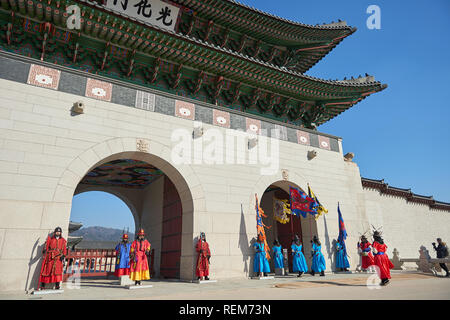 Seoul, South Korea - January 17, 2019: January 17, 2019 dressed in traditional costumes from Gwanghwamun gate of Gyeongbokgung Palace Guards. Korean t Stock Photo