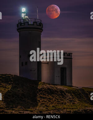 A super blood wolf moon lunar eclipse over the Elie Ness Lighthouse in the East Neuk of Fife Stock Photo