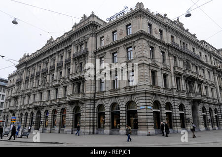 Credit Suisse main head quarters in  Zurich's main shopping streets, Bahnhofstrasse, Switzerland.  Bahnhofstrasse is one of the world's most expensive Stock Photo