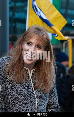 London, UK. 22nd January, 2019. Shadow Education Secretary Angela Rayner shows solidarity for support staff at the BEIS represented by the Public and Commercial Services (PCS) union on the picket line after beginning a strike for the London Living Wage of £10.55 per hour and parity of sick pay and annual leave allowance with civil servants. The strike is being coordinated with receptionists, security staff and cleaners at the Ministry of Justice (MoJ) represented by the United Voices of the Wor Stock Photo