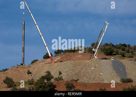 Totalan, Spain. 22nd Jan, 2019. Rescue workers use a metal pipe to fix and stabilise the walls of the vertical escape hole, which is intended to lead to two-year jellyfish. The boy is said to have fallen into a well more than 100 metres deep while playing. Regardless of the dwindling chances of survival, emergency forces have desperately made their way towards the trapped toddler Julen. Credit: Daniel Pérez/dpa/Alamy Live News Stock Photo