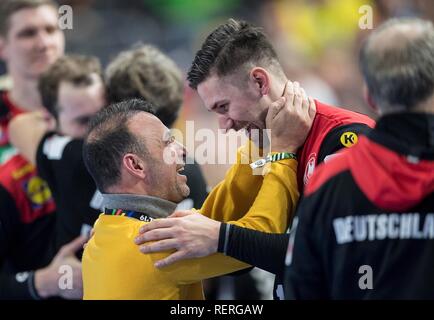 Cologne, Deutschland. 21st Jan, 2019. final jubilation Team GER, Bob HANNING (DHB Vice President, GER) with Fabiab WIEDE r. (GER). Main round Group I, Croatia (CRO) - Germany (GER), on 21.01.2019 in Koeln/Germany. Handball World Cup 2019, from 10.01. - 27.01.2019 in Germany/Denmark. | usage worldwide Credit: dpa/Alamy Live News Stock Photo