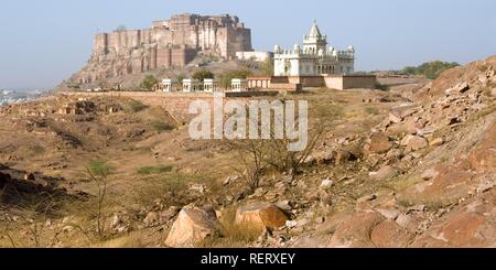 Jaswant Thada cenotaph, white marble memorial of Jaswant Singh II, Mehrangar Fort at back, Jodhpur, Rajasthan, India Stock Photo