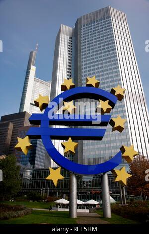 The Euro monument in the banking district, Frankfurt, Hesse Stock Photo