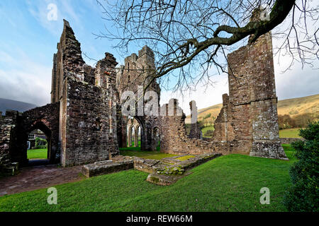 Llanthony Priory (Priordy Llanddewi Nant Hodni), ruins of a former Augustinian priory in the secluded Vale of Ewyas, a steep-sided once-glaciated vale Stock Photo