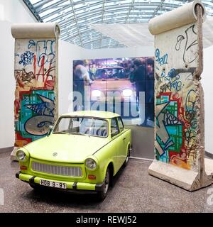 Original Berlin Wall with Trabi and film of the opening of the Berlin Wall in 1989, Haus der Geschichte, Bonn Stock Photo