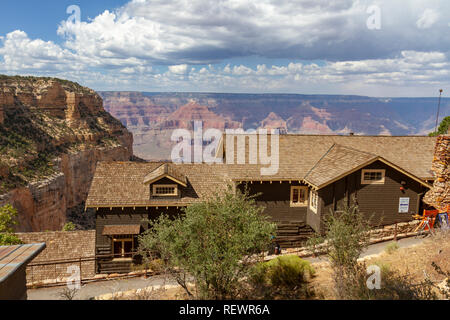 The Kolb Studio overlooking the Grand Canyon from the Rim Trail close to Bright Angel Lodge, Grand Canyon National Park, Arizona, USA. Stock Photo