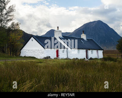 Black Rock Cottage climbing hut in Glen Coe in the Scottish Highlands Stock Photo