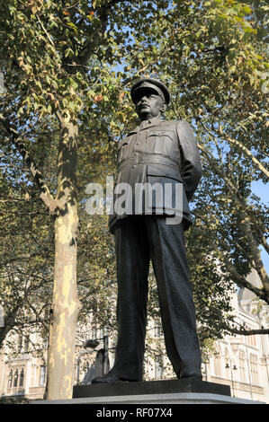 Sir Arthur 'Bomber' Harris statue outside St Clement Danes Church, the Strand, London, England, UK Stock Photo