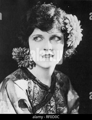MAY McAVOY (1899-1984) American film actress in 1924 Stock Photo