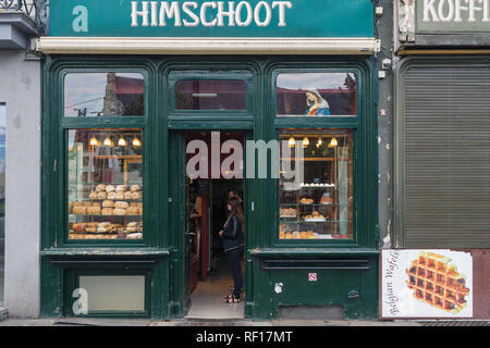 Bakery 'Himschoot' in a building of the late Middle Ages called 'De Croone'. Since then, bread has been manufactured and sold there in Ghent, Belgium Stock Photo