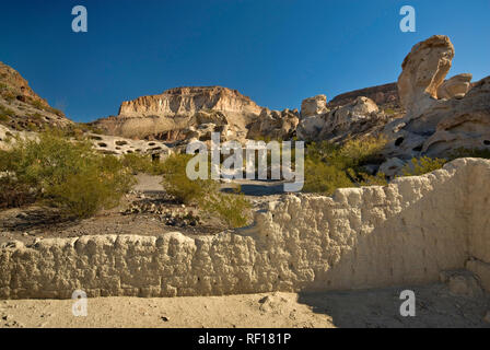 Ruins of adobe houses near abandoned mines in Three Dike Hill area in Bofecillos Mountains, Chihuahuan Desert, in Big Bend Ranch State Park, Texas USA Stock Photo