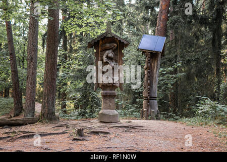 JUODKRANTE, LITHUANIA - AUGUST, 2018: Traditional Lithuanian Raganu kalnas wood carving art sculptures of folk musicians in public nature park in Juod Stock Photo