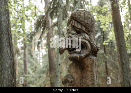 JUODKRANTE, LITHUANIA - AUGUST, 2018: Traditional Lithuanian Raganu kalnas wood carving art sculptures of folk musicians in public nature park in Juod Stock Photo