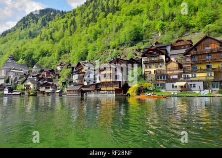 View of Hallstatt on Hallstättersee, typical wooden houses, Salzkammergut, Dachstein region, Upper Austria, Austria Stock Photo