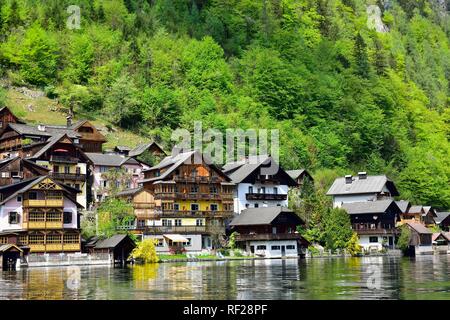 View of Hallstatt on Hallstättersee, typical wooden houses, Salzkammergut, Dachstein region, Upper Austria, Austria Stock Photo